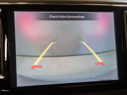 Certified 2024 Chrysler Pacifica Touring-L FWD image 17