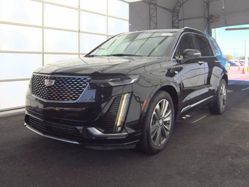 Used 2021 Cadillac XT6 Premium Luxury FWD image 1