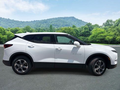 Used 2025 Chevrolet Blazer LT FWD image 21