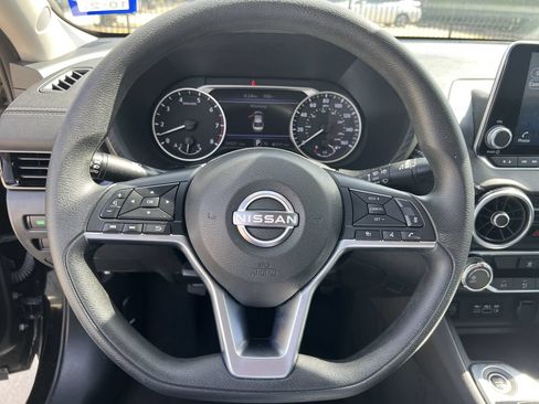 Certified 2025 Nissan Sentra SV FWD image 6