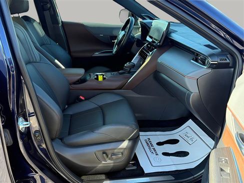 Used 2021 Toyota Venza Limited image 25