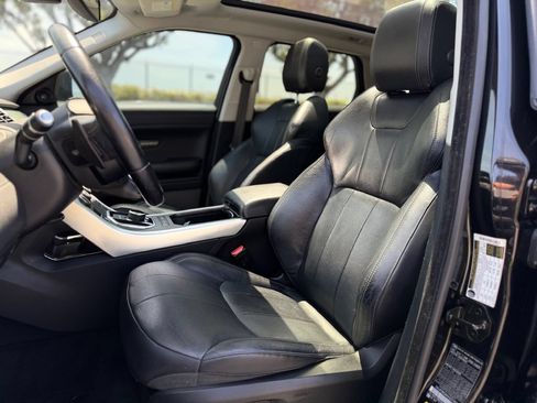 Used 2017 Land Rover Range Rover Evoque SE AWD/4WD image 10