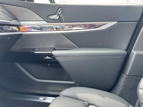 Certified 2023 BMW 760i xDrive w/ Luxury Rear Seating Package image 22
