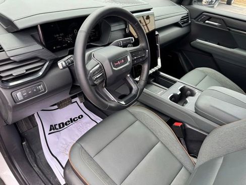 Certified 2025 GMC Acadia AT4 w/ LPO, Floor Liner Package AWD/4WD image 15
