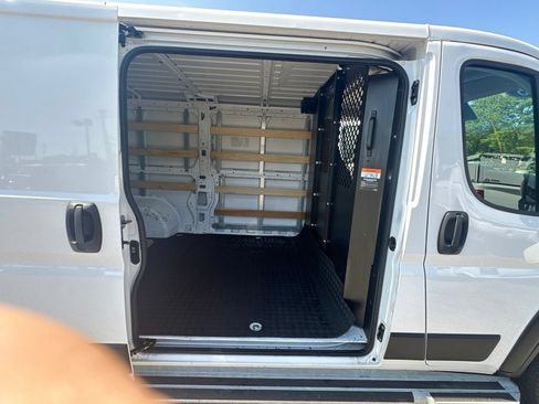 Used 2025 RAM ProMaster 2500 w/ U-Haul Equipment Group FWD image 32