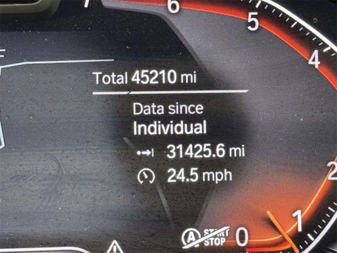 Used 2022 BMW 750i xDrive image 2