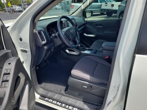 Certified 2024 Nissan Frontier SV w/ Technology Package RWD image 10