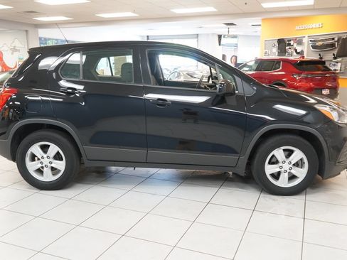 Used 2020 Chevrolet Trax LS FWD image 12
