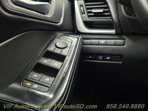 Used 2025 Nissan Rogue SV image 25