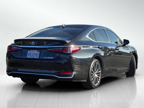 Used 2023 Lexus ES 300h w/ Premium Package image 4