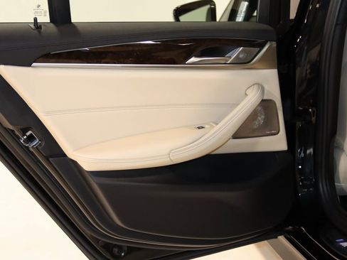 Used 2018 BMW M550i xDrive image 50