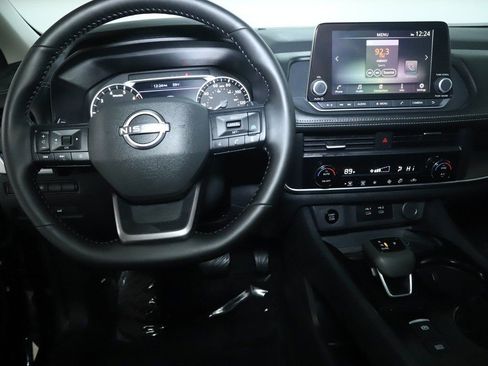 Certified 2025 Nissan Rogue SV image 28