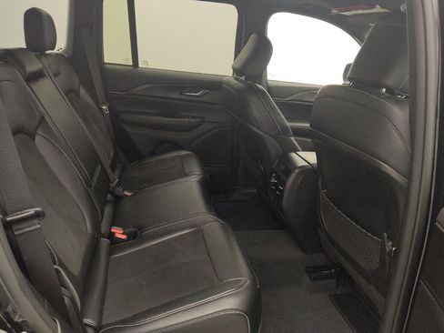 Used 2023 Jeep Grand Cherokee Altitude AWD/4WD image 19