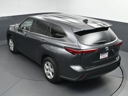 Certified 2022 Toyota Highlander LE image 38