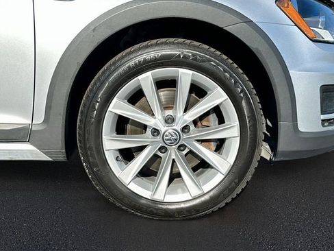 Used 2017 Volkswagen Golf Alltrack S image 30