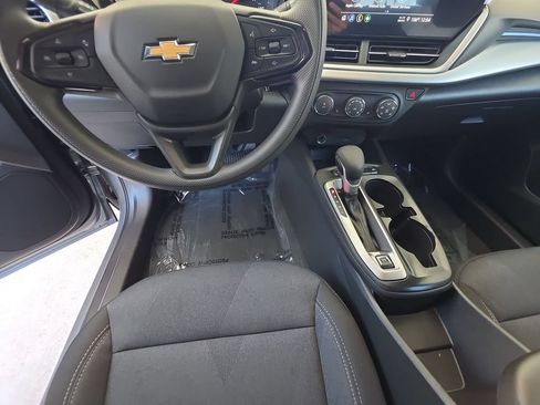 Used 2026 Chevrolet Trax LS w/ LS Convenience Package FWD image 11