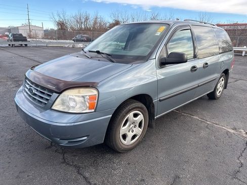 Used 2004 Ford Freestar SE image 2