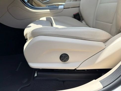 Used 2022 Mercedes-Benz GLC 300 4MATIC image 11