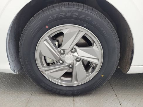 Used 2025 Hyundai Elantra SE image 31