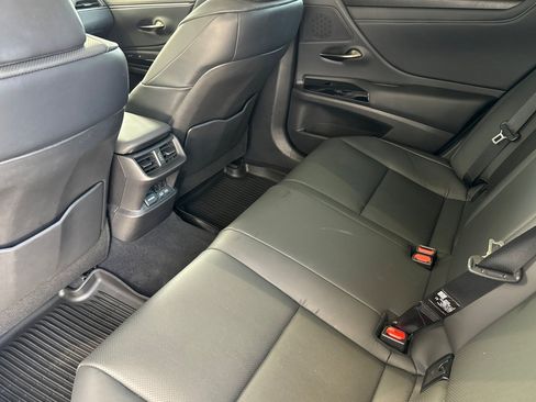 Used 2025 Lexus ES 300h w/ Premium Package FWD image 15