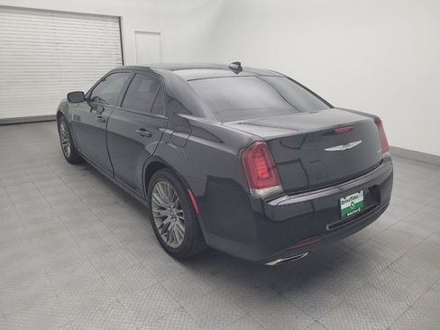 Used 2019 Chrysler 300 Touring w/ Sport Appearance Package RWD image 5