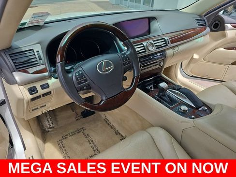 Used 2016 Lexus LS 460 w/ Comfort Package RWD image 16