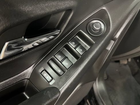 Certified 2022 Chevrolet Trax LT w/ Midnight Edition AWD/4WD image 16