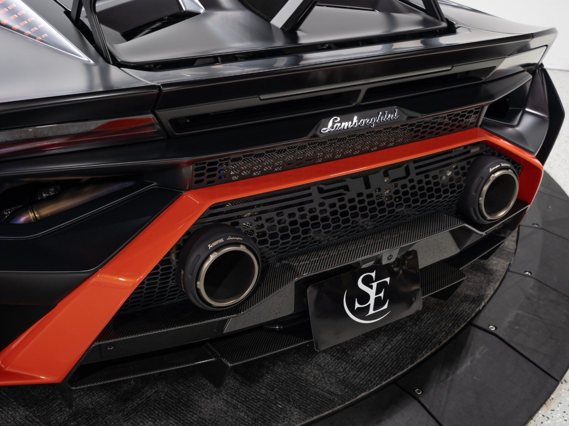 Used 2024 Lamborghini Huracan STO RWD image 36