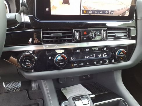 New 2026 Nissan Pathfinder SL AWD/4WD image 13