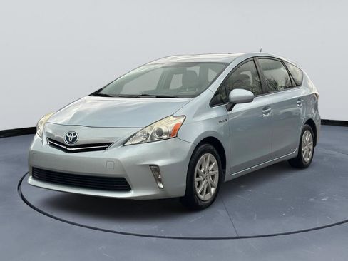 Used 2014 Toyota Prius V Two image 4