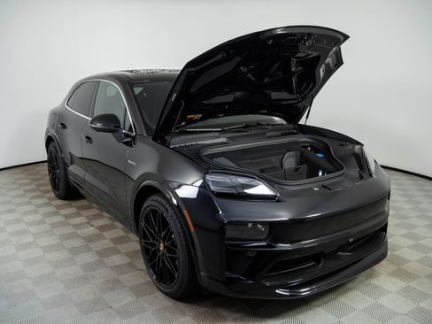 New 2026 Porsche Macan 4S Electric AWD/4WD image 34