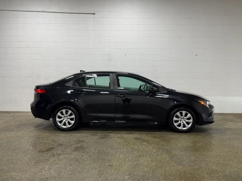 Used 2021 Toyota Corolla LE FWD image 2