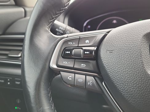 Used 2018 Honda Accord Touring image 19