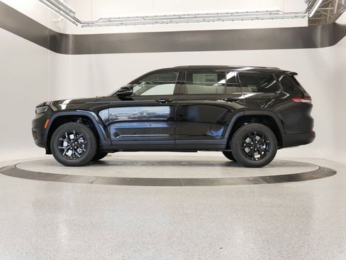 New 2025 Jeep Grand Cherokee L Altitude AWD/4WD image 3