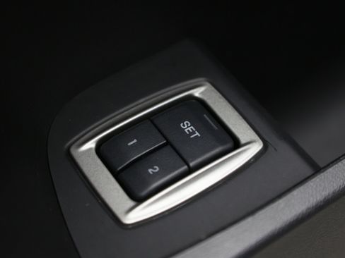 Used 2013 Jaguar XF RWD image 18