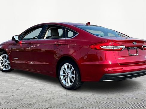 Used 2019 Ford Fusion SE image 4