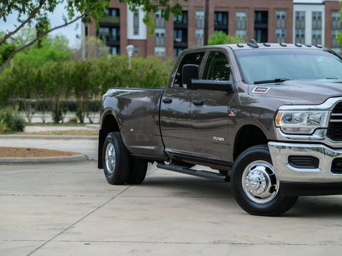 Used 2019 RAM 3500 Tradesman w/ Chrome Appearance Group image 2