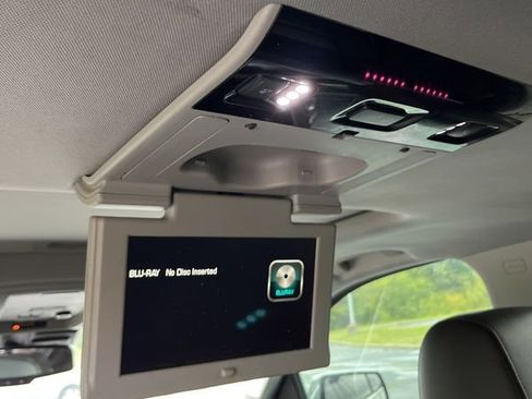 Used 2016 Chevrolet Suburban LTZ image 23