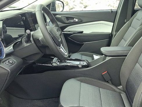 New 2026 Chevrolet Trax LT w/ Sunroof Package FWD image 9