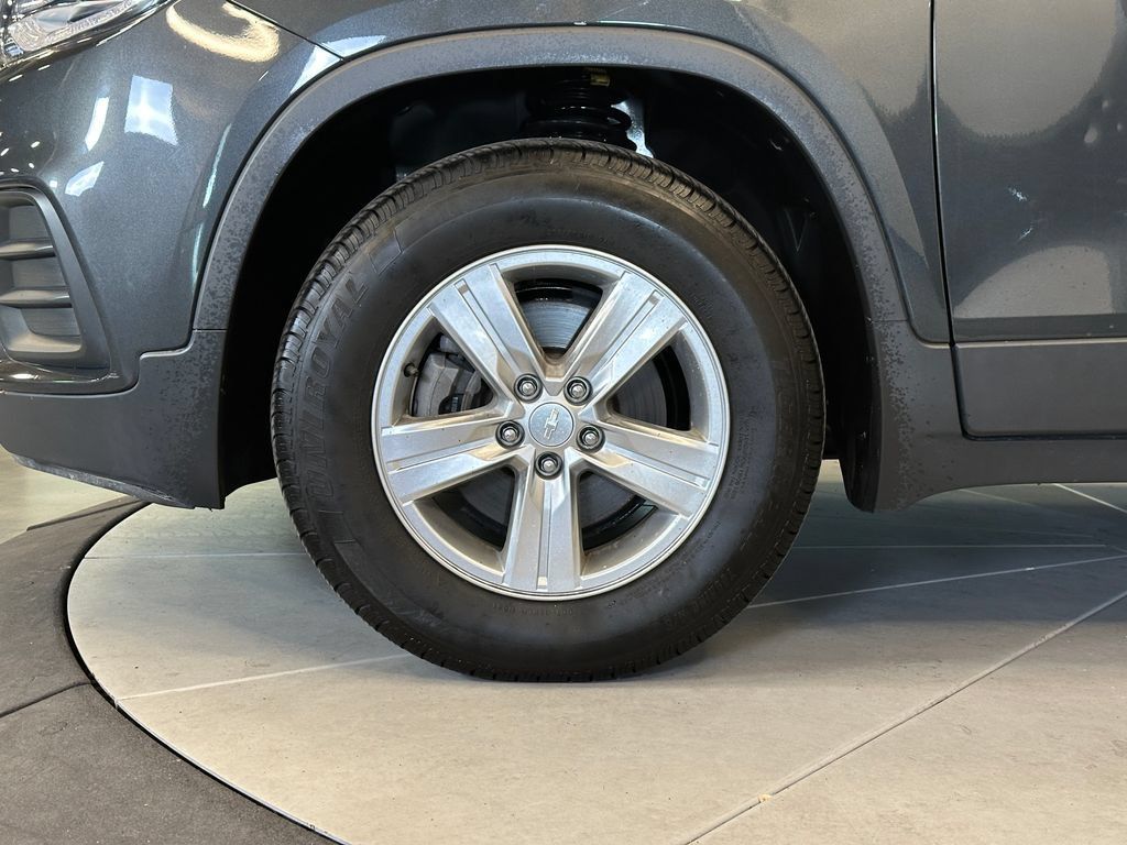 Used 2018 Chevrolet Trax LT w/ Driver Confidence Package AWD/4WD image 21