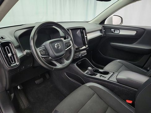 Used 2020 Volvo XC40 T5 Momentum w/ Protection Package Premier AWD/4WD image 10