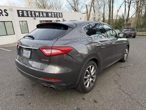 Used 2017 Maserati Levante image 8