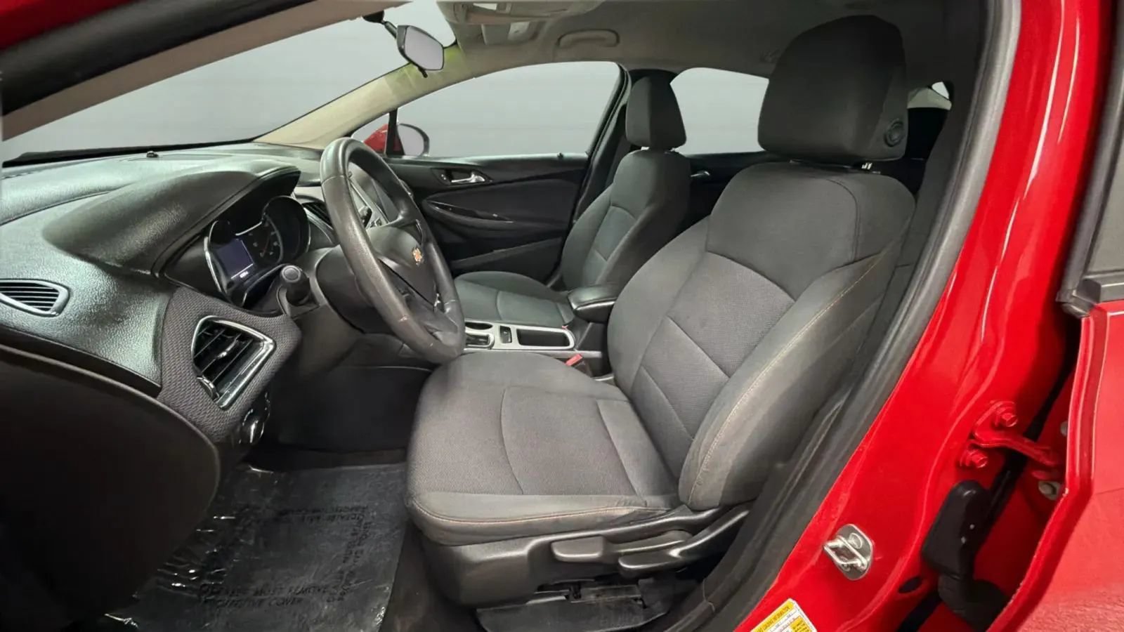 Used 2017 Chevrolet Cruze LS FWD image 19