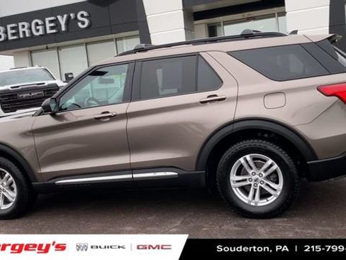 Used 2021 Ford Explorer XLT w/ Class III Trailer Tow Package AWD/4WD image 8