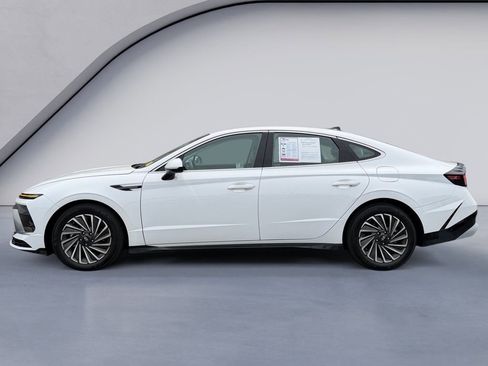 Used 2024 Hyundai Sonata SEL FWD image 2