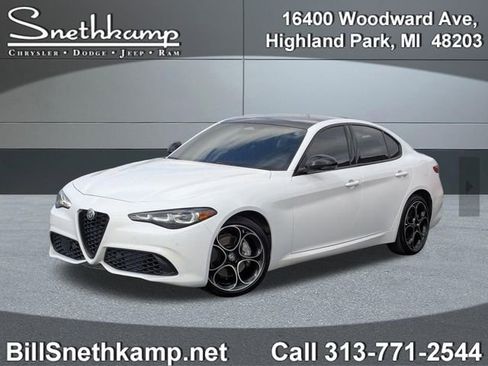 Used 2025 Alfa Romeo Giulia AWD image 1