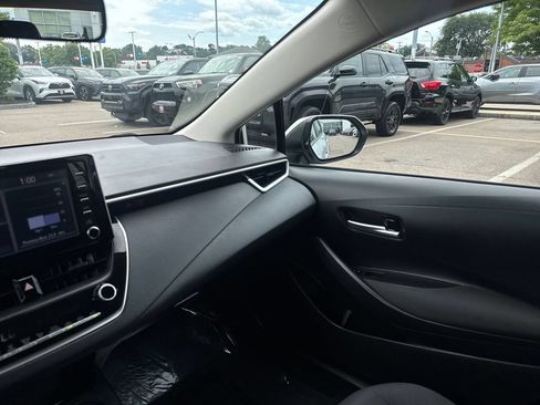 Used 2020 Toyota Corolla LE FWD image 28