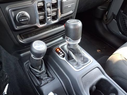 Used 2021 Jeep Gladiator Sport image 8