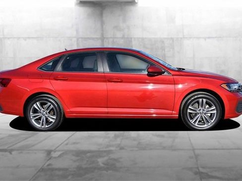 Certified 2024 Volkswagen Jetta SE w/ Panoramic Sunroof Package image 5