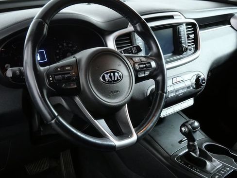 Used 2017 Kia Sorento AWD w/ LX Convenience Package image 17
